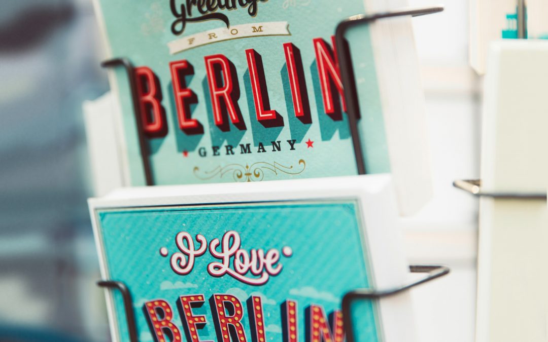 Vista de unas tarjetas postales de Berlin, Alemania